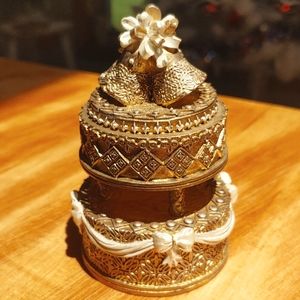 Enesco Cake Resin Golden Anniversary collectible